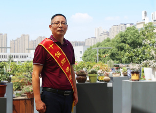 第六届“十佳师德标兵”——机电...